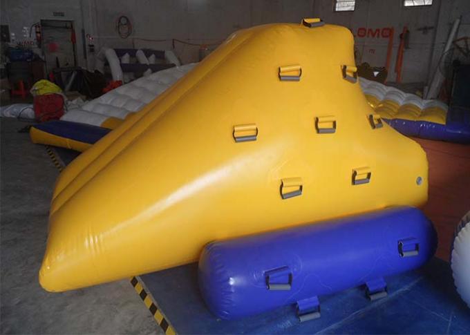 4m * 3m の膨脹可能な飛魚座を刺激します、専門のトランポリンの生地が付いている膨脹可能なバナナ ボート