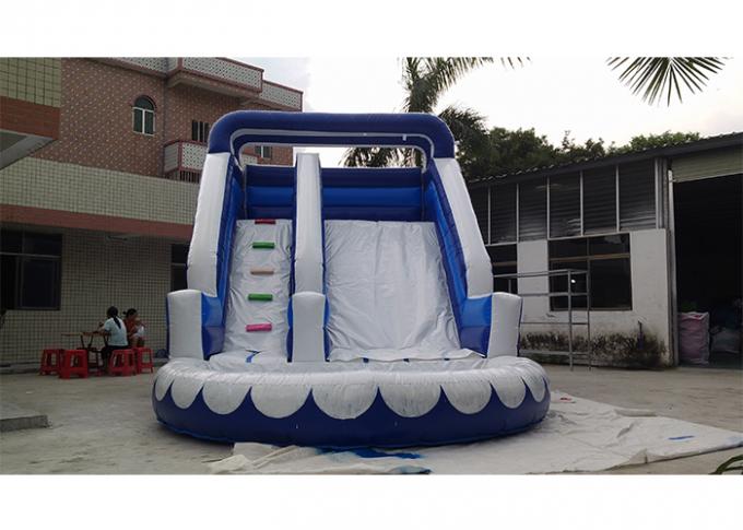 小さく青い商業膨脹可能な水スライド、ポリ塩化ビニール プールが付いている iInflatable 水スライド