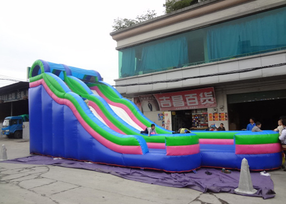 中国 膨脹可能な高く巨大な水スライド 7 メートルのプールが付いている大きい水スライド サプライヤー