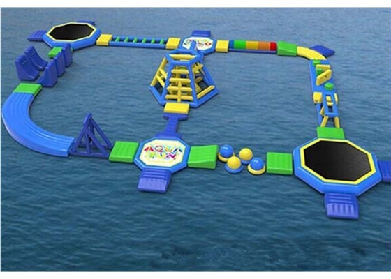 中国 子供および大人のための 40*30m の二重/四倍のステッチの膨脹可能な浮遊水公園 サプライヤー