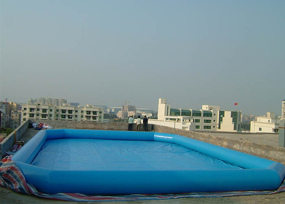 中国 商業用等級地上のポータブルの上の膨脹可能な水プールは、耐火性材料を分かち合います サプライヤー