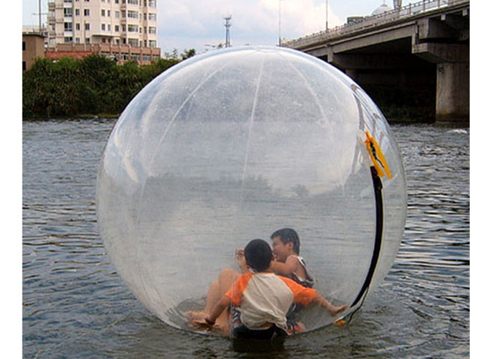 中国 刺激的で膨脹可能な水ロール・ボール、大人 N の子供のための水しぶきの球 サプライヤー