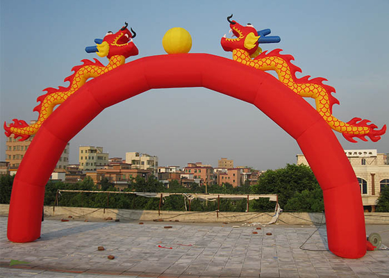 中国 党/祝祭のためにドラゴン様式の膨脹可能なアーチを広告する 25kg オックスフォードの生地 代理店